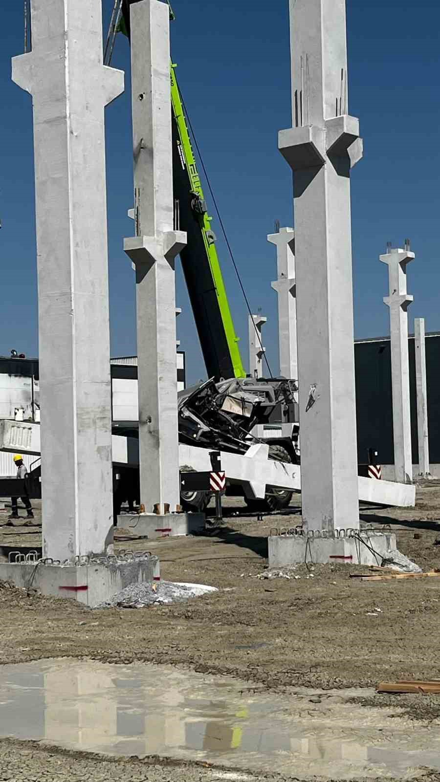 Ankara’da fabrika inşaatında korkutan kaza: Beton kolon vinç kabininin üzerine düştü