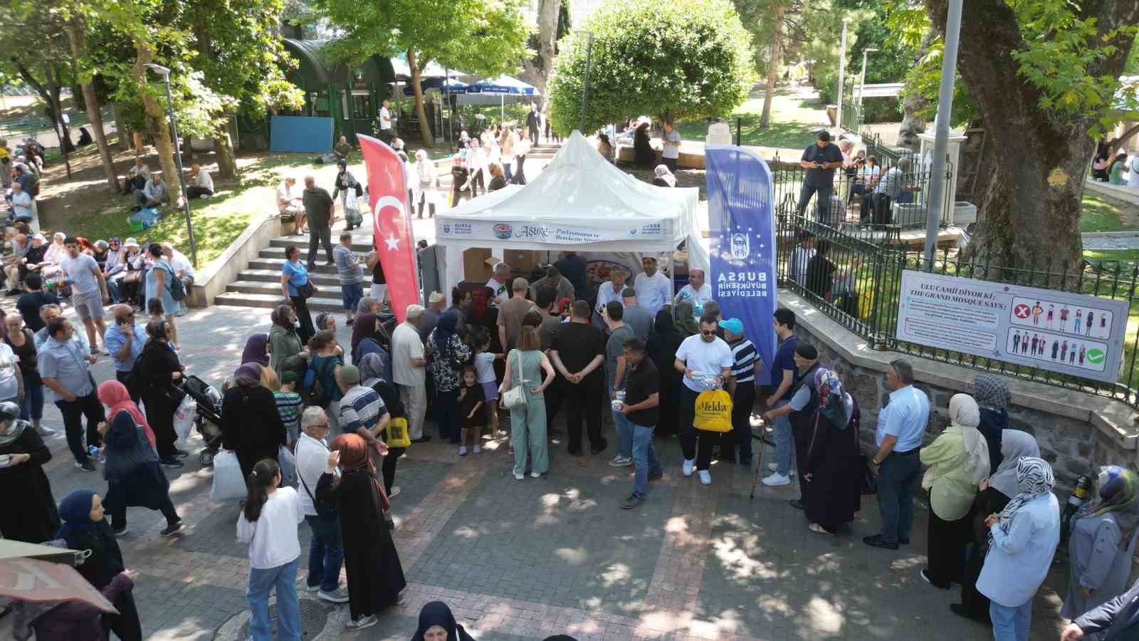 B&uuml;y&uuml;kşehir&rsquo;den 17 il&ccedil;ede 28 farklı noktada aşure ikramı