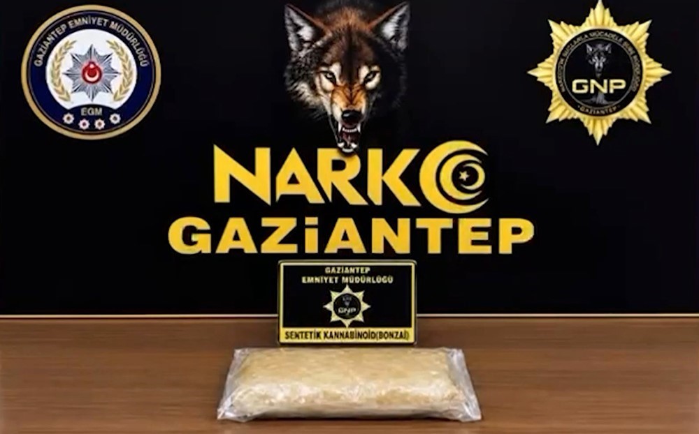 Gaziantep’te 2 araçta uyuşturucu hammaddesi ele geçirildi