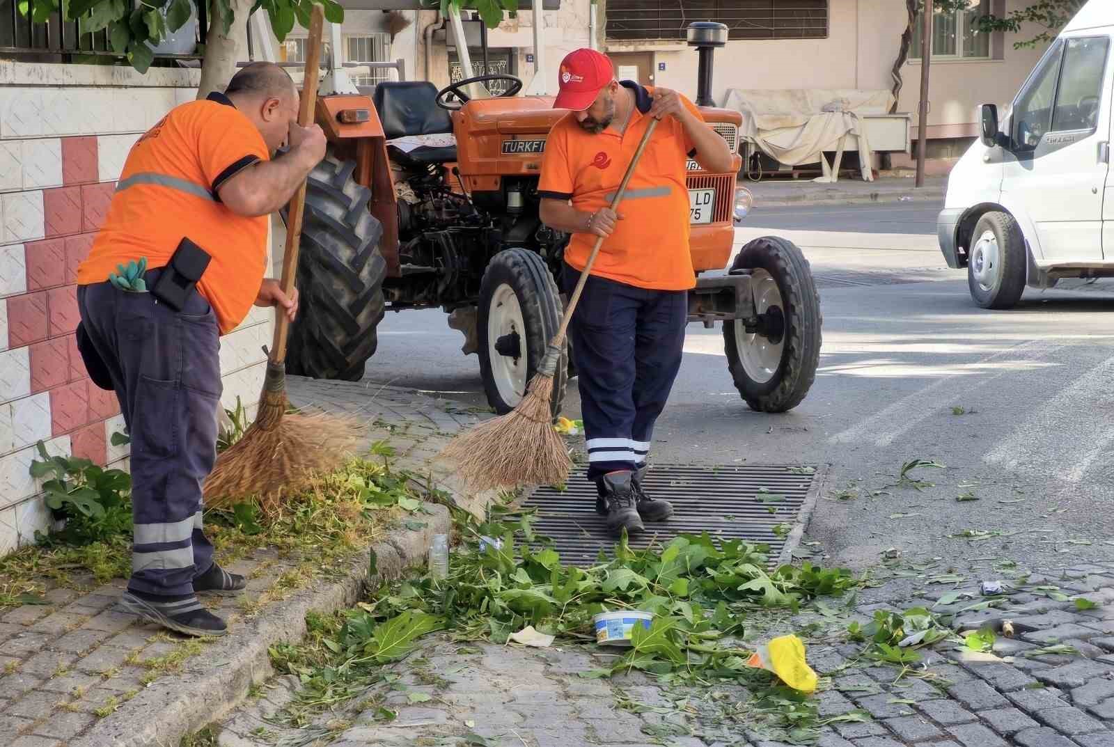 Efeler Belediyesi’nden sokaklarda temizlik çalışması
