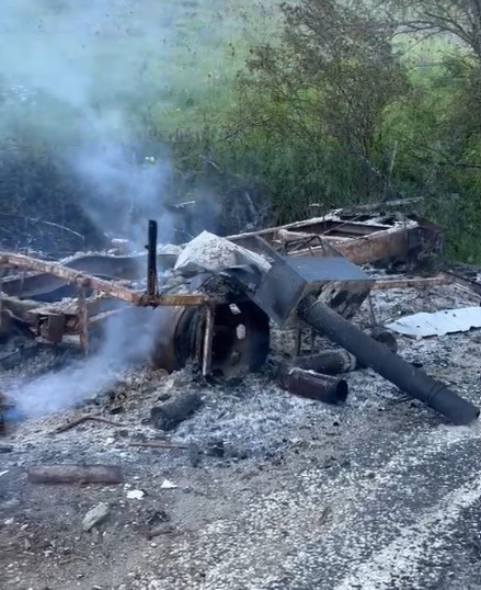 Kastamonu&rsquo;da park halindeki karavan ile iş makinesi yandı