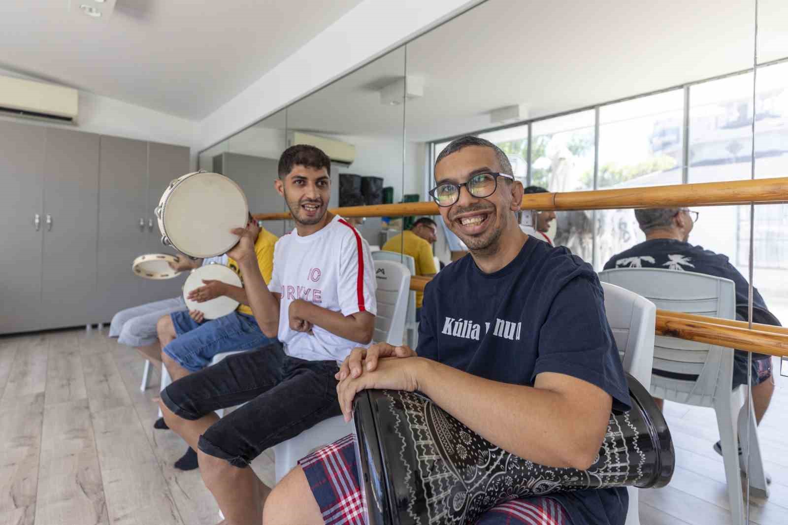 Mersin’de özel bireyler yazın tadını etkinliklerle çıkarıyor