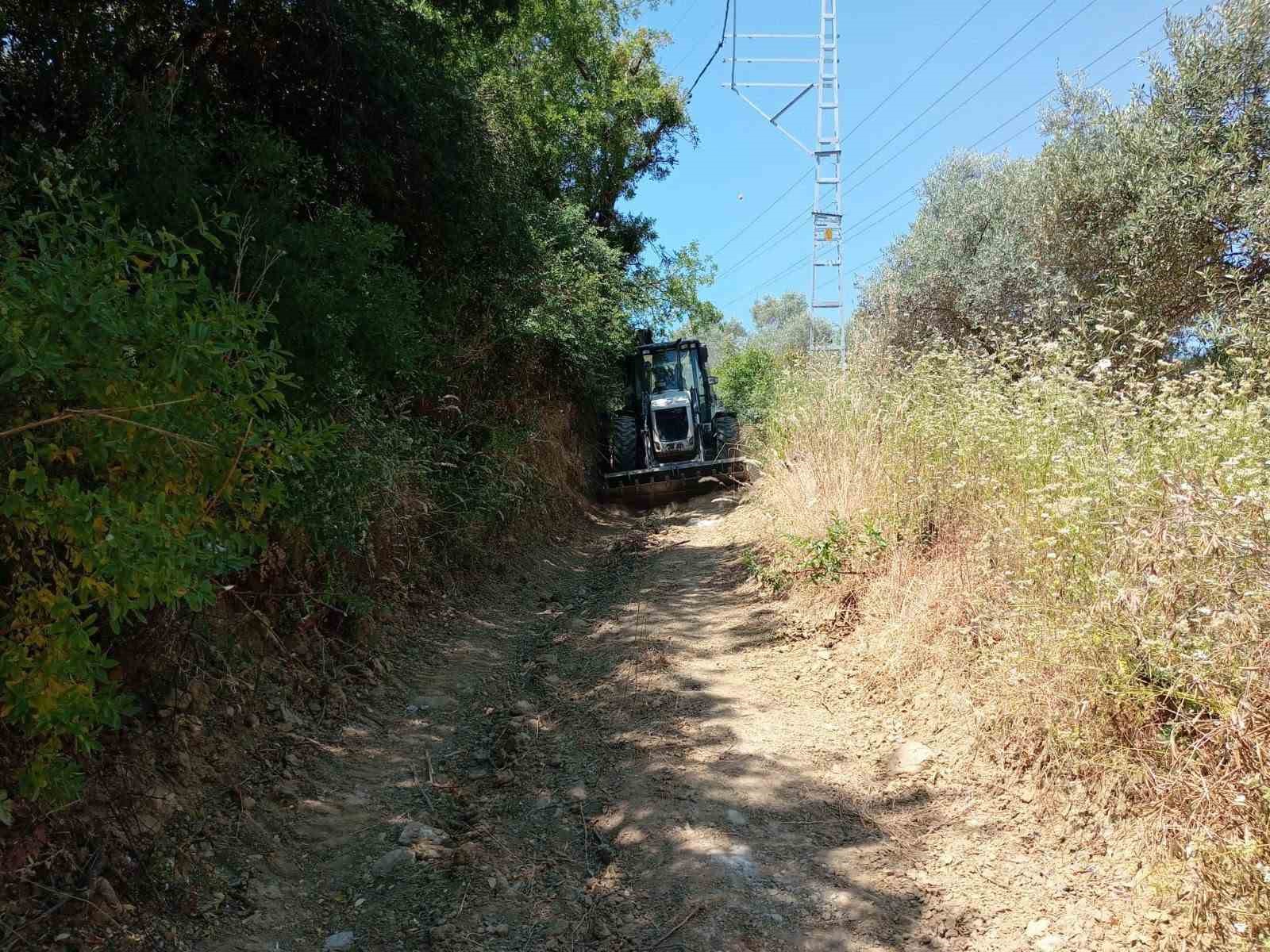 Germencik’te yol ve çevre düzenleme çalışmaları sürüyor