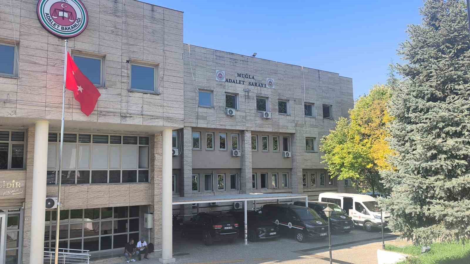Türk bayrağını yakan şüpheli adliyeye sevk edildi