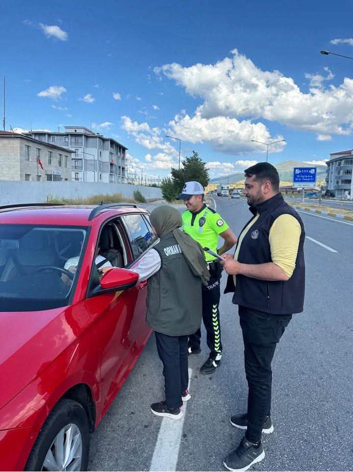 Erzincan&rsquo;da 2 bin 200 s&uuml;r&uuml;c&uuml;ye orman yangınlarına karşı bilgilendirme