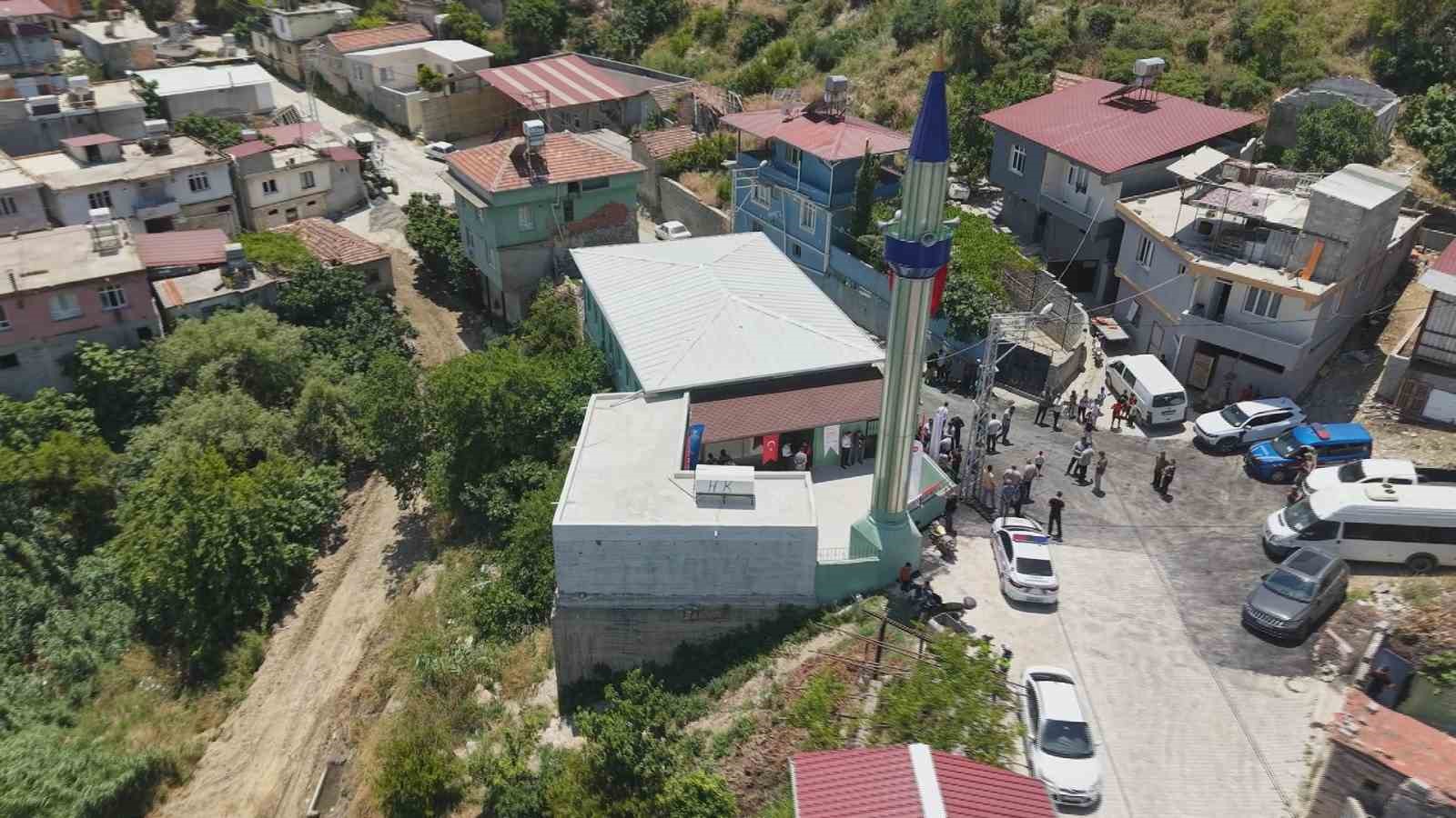 Depremin ardından inşa edilen 130&rsquo;uncu cami dualarla ibadete a&ccedil;ıldı