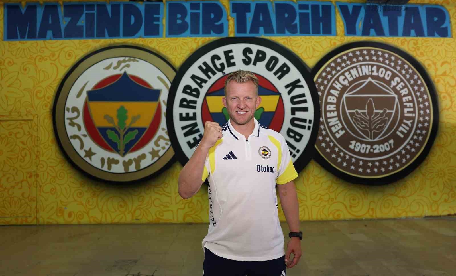 Dirk Kuyt, Fenerbahçe’de yardımcı antrenörlük görevine başladı