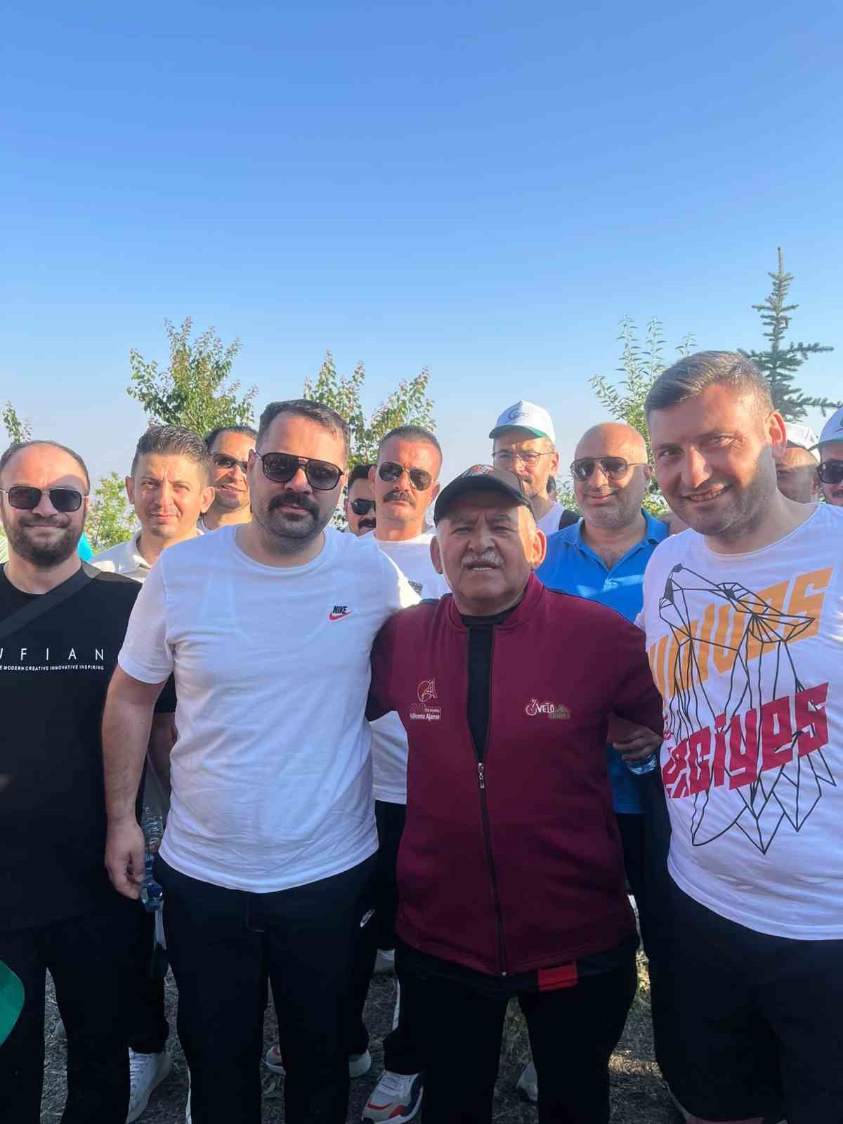 Başkan Büyükkılıç, Otobüs İşletme Müdürlüğü personeliyle yürüyüş yaptı