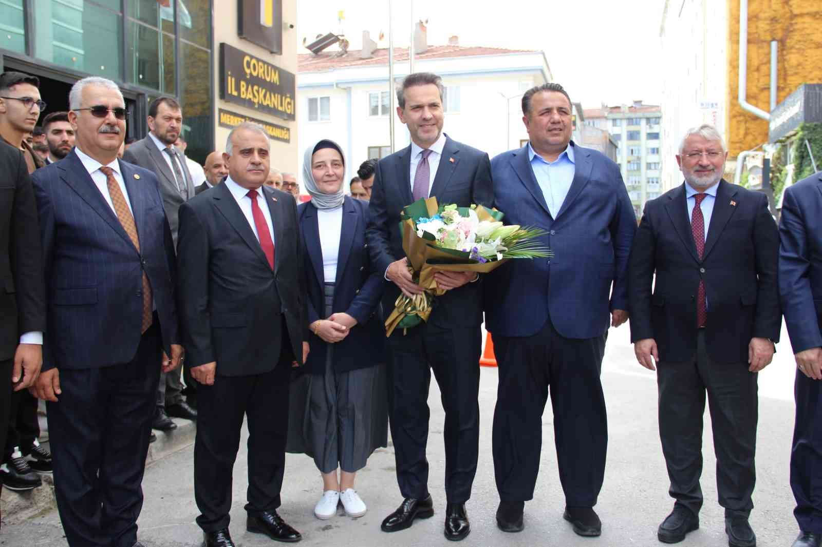 Bakan Bayraktar, Çorum’da vatandaşlarla buluştu