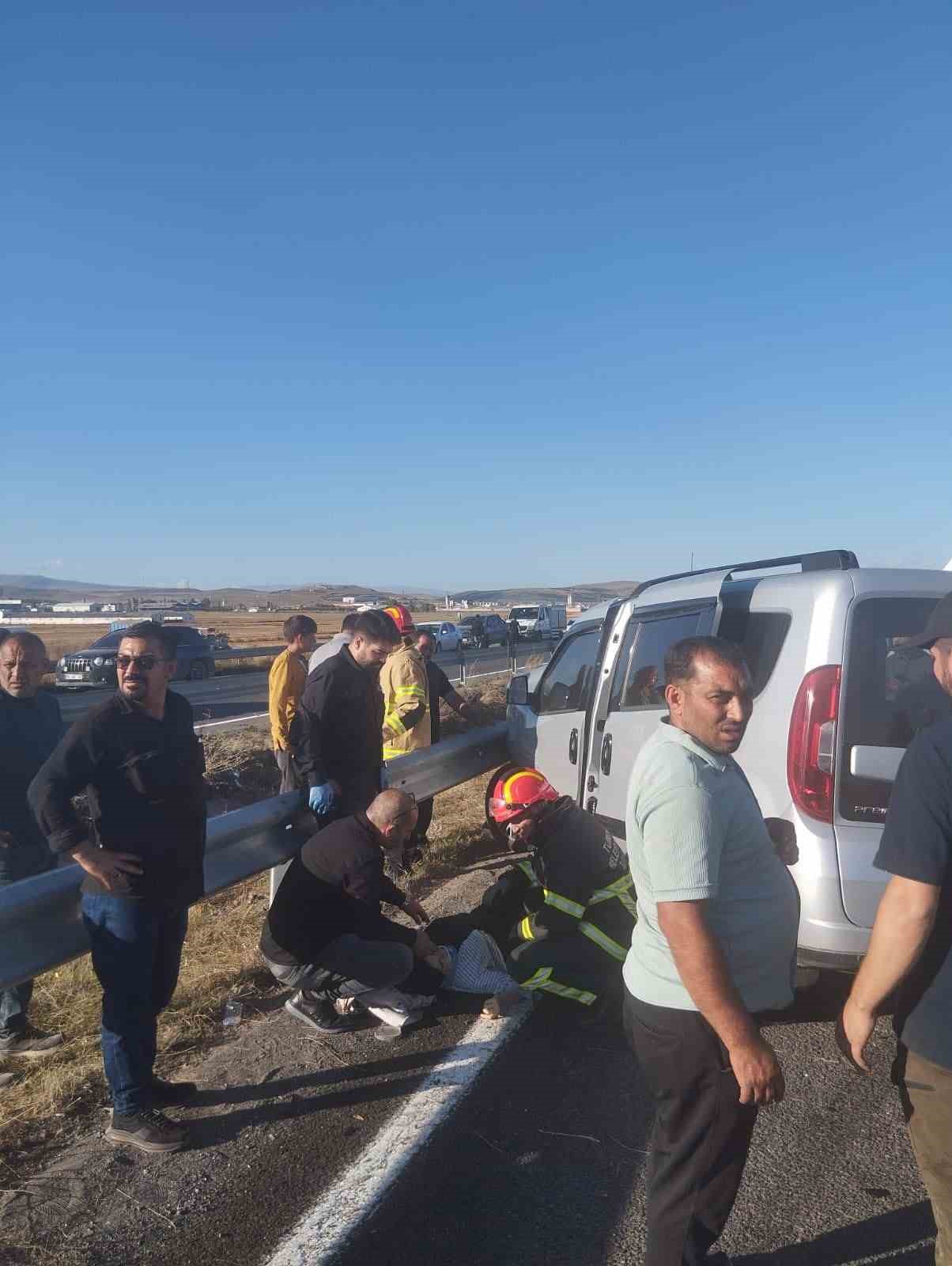 Kars’ta traktörle otomobil çarpıştı: 6 yaralı