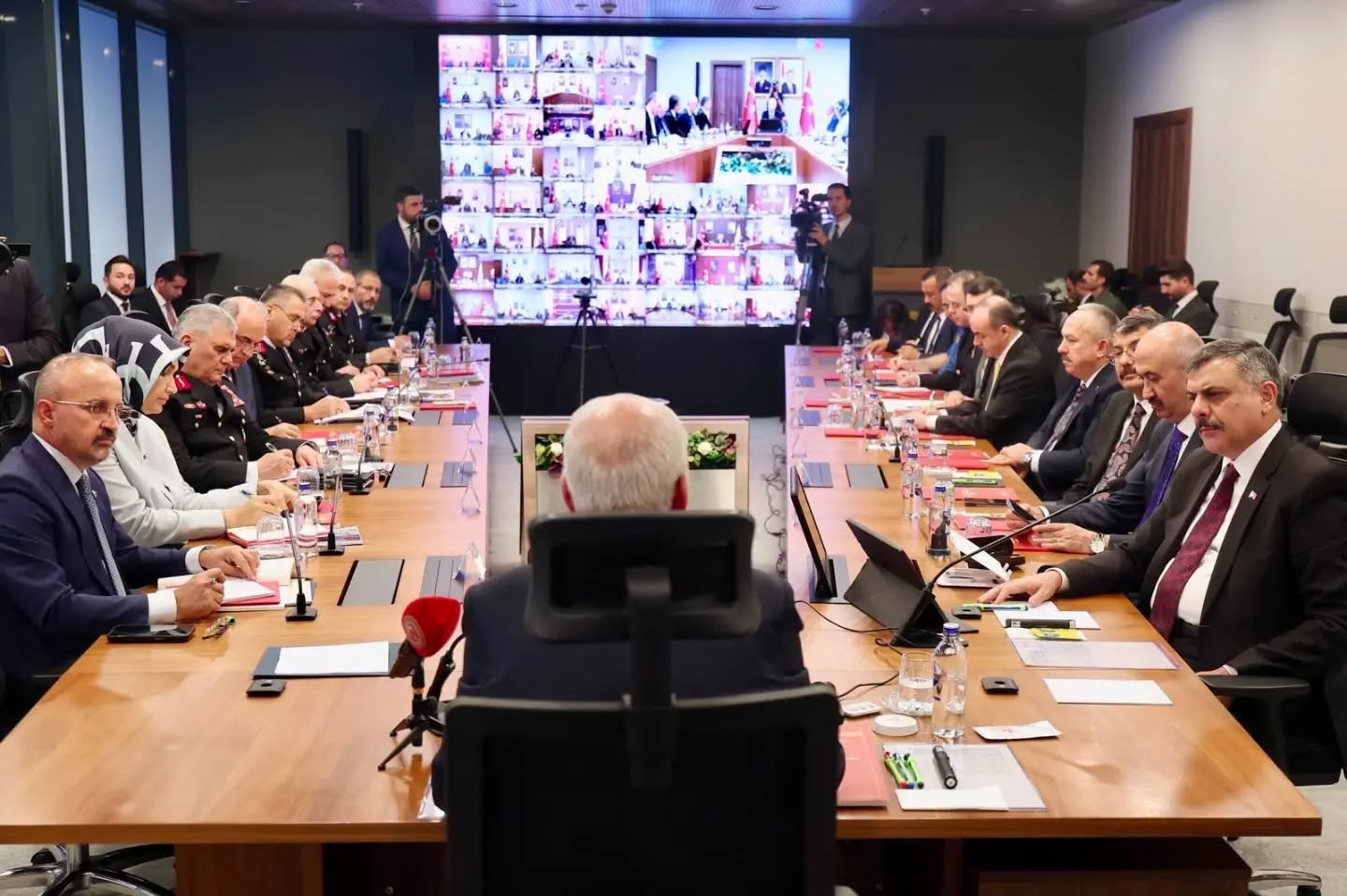 Vali Eldivan &lsquo;Ter&ouml;rs&uuml;z T&uuml;rkiye&rsquo; g&uuml;ndemli g&uuml;venlik toplantısına katıldı