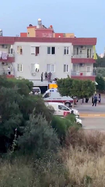Cam silerken metrelerce y&uuml;kseklikten d&uuml;şen gen&ccedil; kız yaralandı