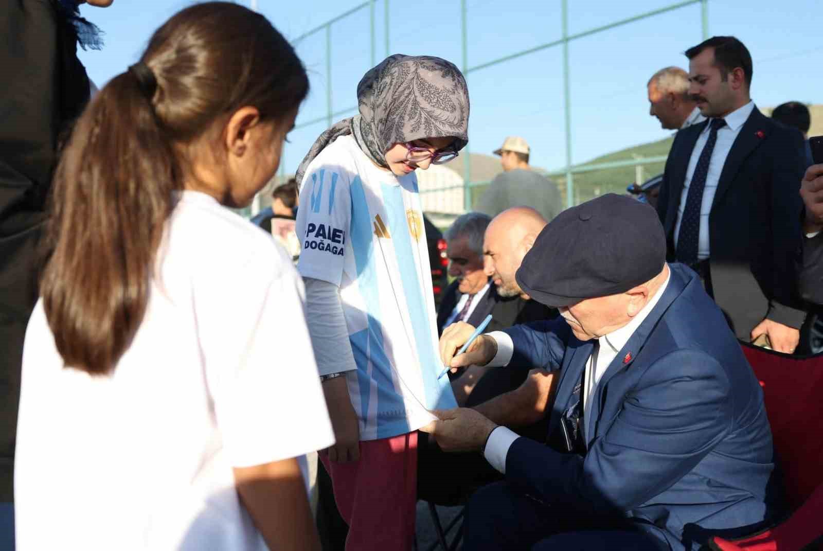 Başkan Sekmen: "Mavi beyaz sevdamızın her daim yanında olacağız"