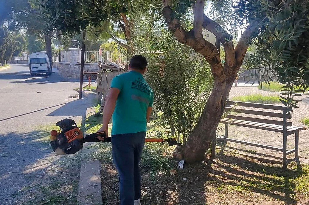 Efeler Belediyesi parklarda bakım çalışmalarını sürdürüyor