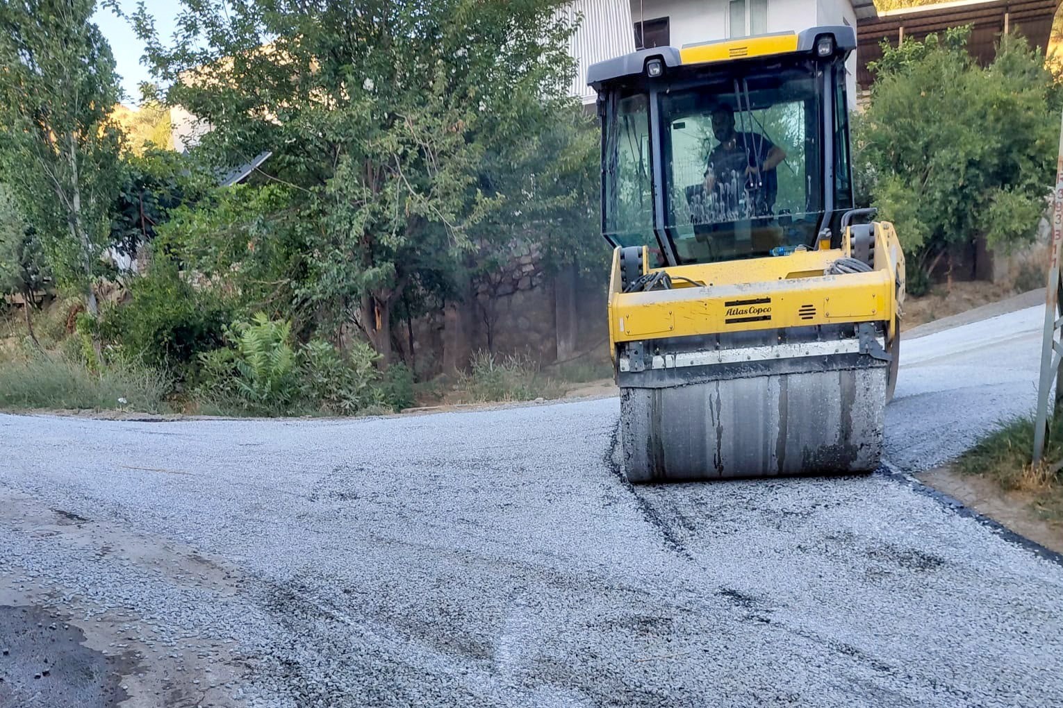 Efeler Belediyesi Pınardere Mahallesi’nin yollarını yeniliyor