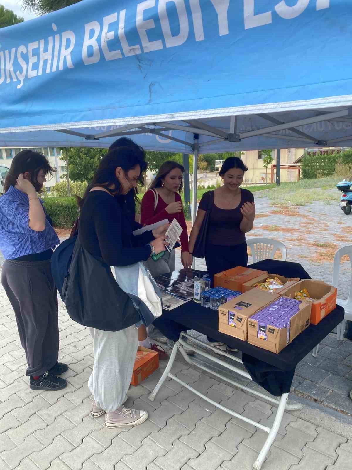 &Ouml;ğrencileri terminalde Balıkesir B&uuml;y&uuml;kşehir Belediyesi karşıladı