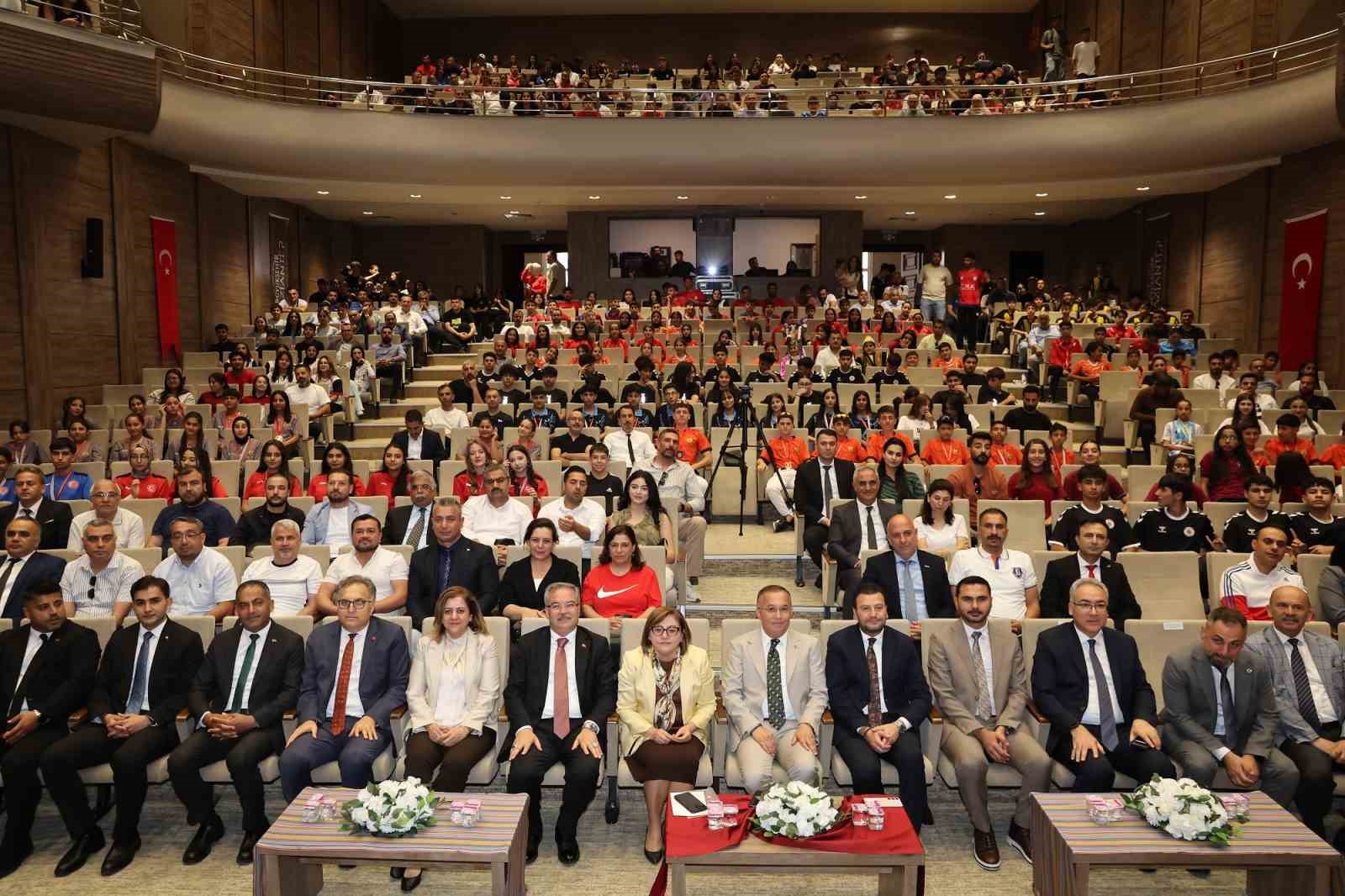 B&uuml;y&uuml;kşehir&rsquo;den "2024-2025 Sezonu Okul Sporları Enleri" programı