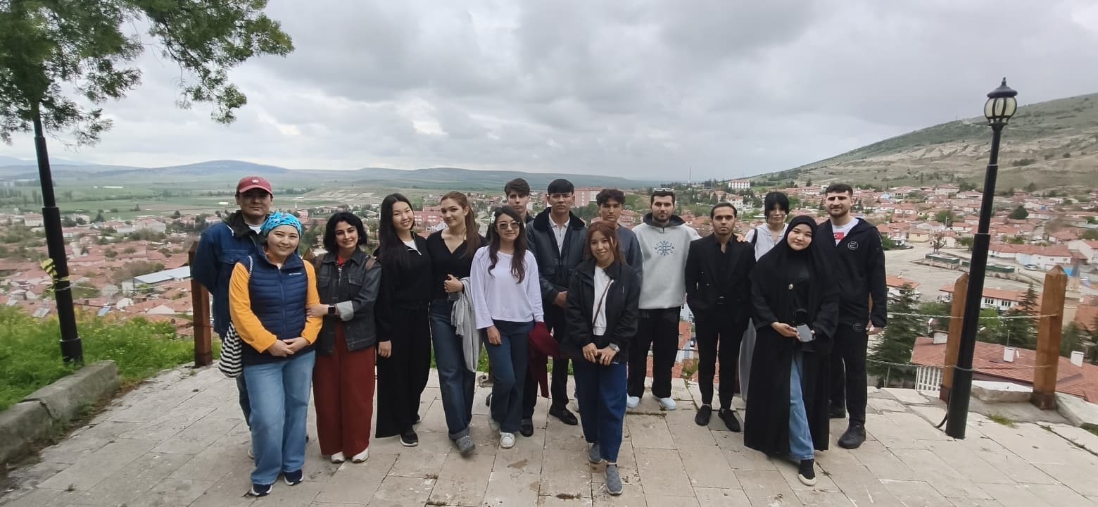 T&uuml;rk d&uuml;nyası gen&ccedil;liği Eskişehir&rsquo;in tarihine yolculuk yaptı