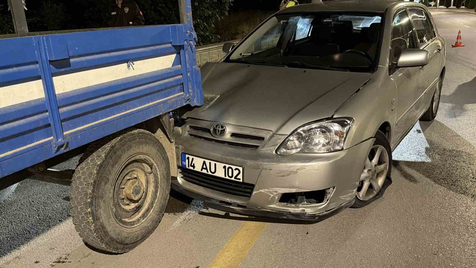 Bolu’da kontrolden çıkan otomobil römorka çarptı