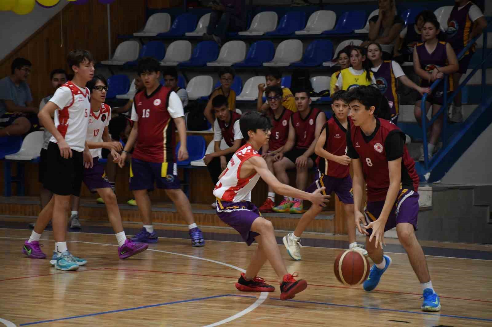 Karaman’da "Altın Bilekler Basketbol Şöleni" düzenlendi