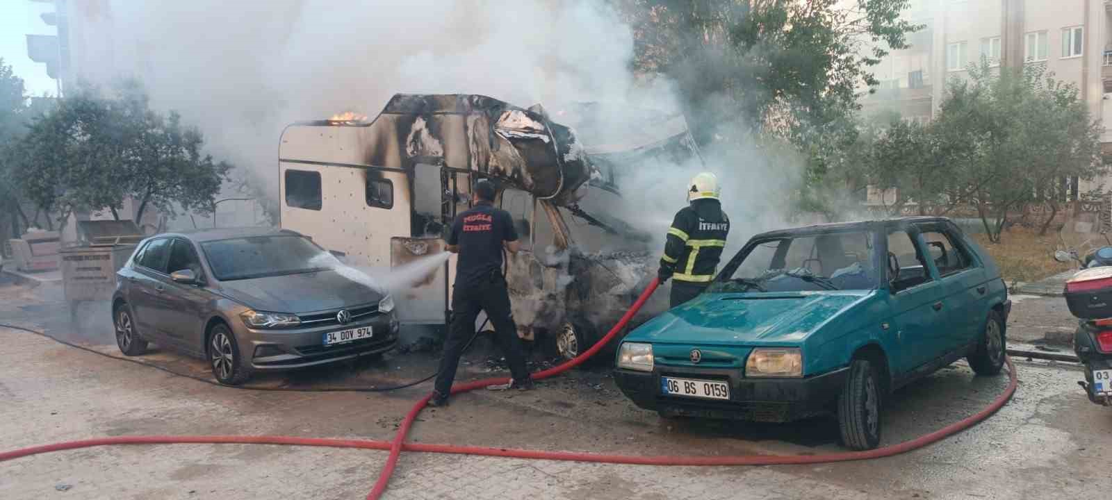 Menteşe’de karavan küle döndü
