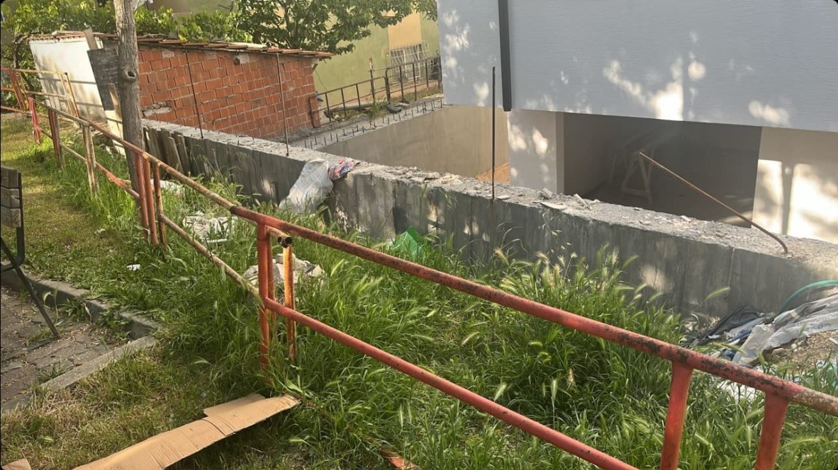 Çocuk parkındaki muhtemel tehlike vatandaşları tedirgin ediyor