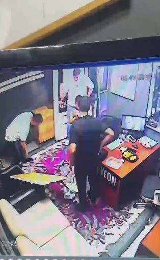 Hopa&rsquo;da yemek yerken boğazına lokma ka&ccedil;an &ccedil;ocuğu işletme sahibi kurtardı