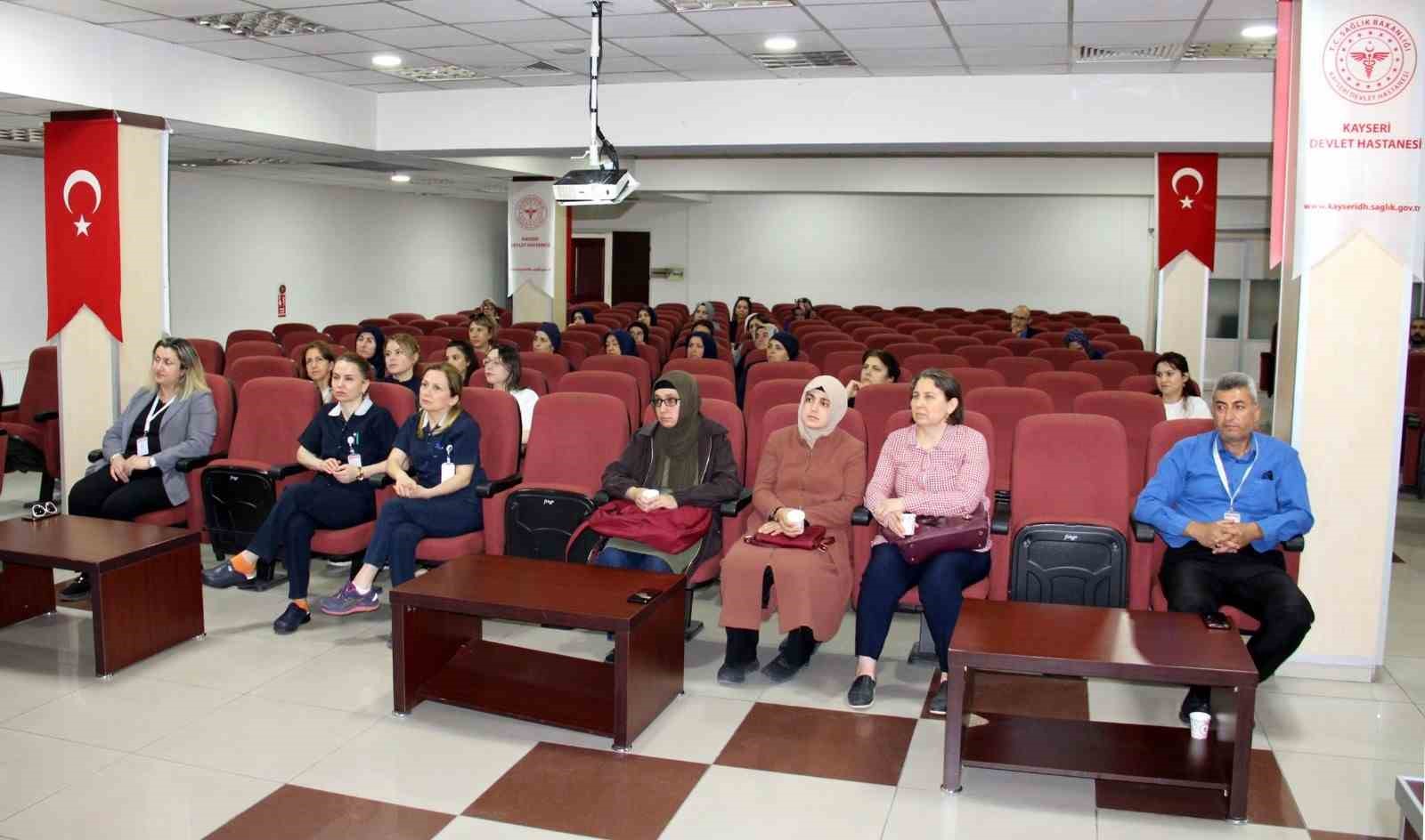 Hastane personeline &rsquo;Cilt Kanseri Farkındalık Eğitimi&rsquo; verildi