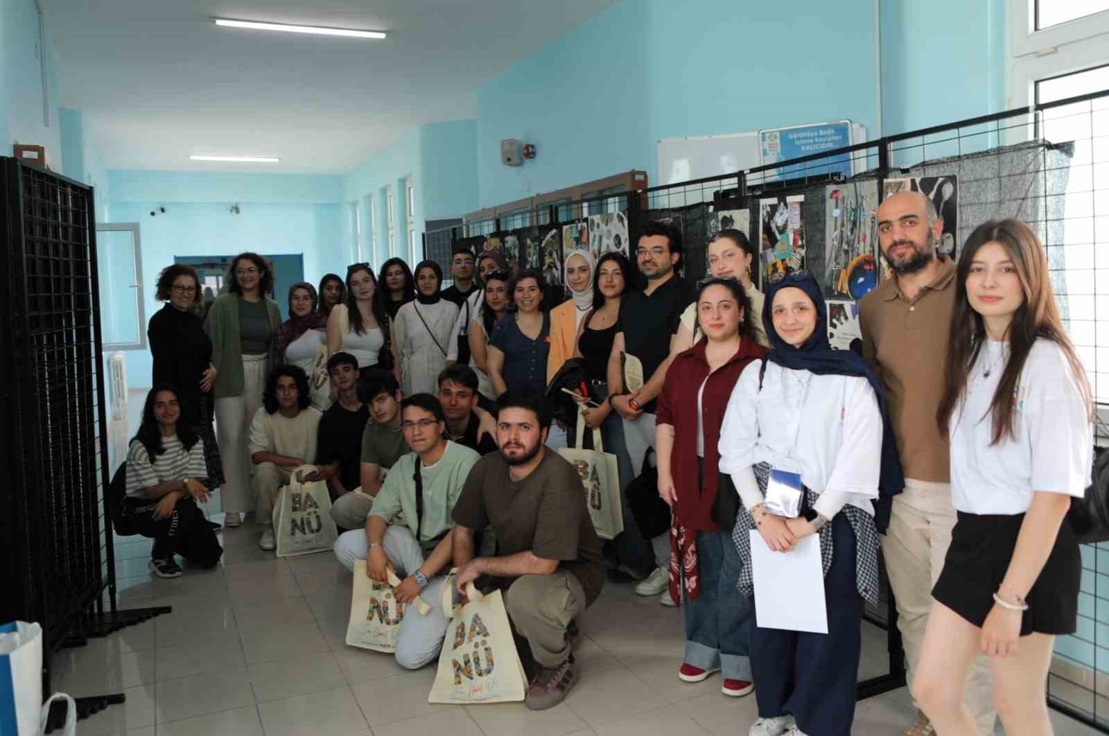 İki üniversitenin öğrencileri bir araya gelerek bilgi alışverişi yaptı