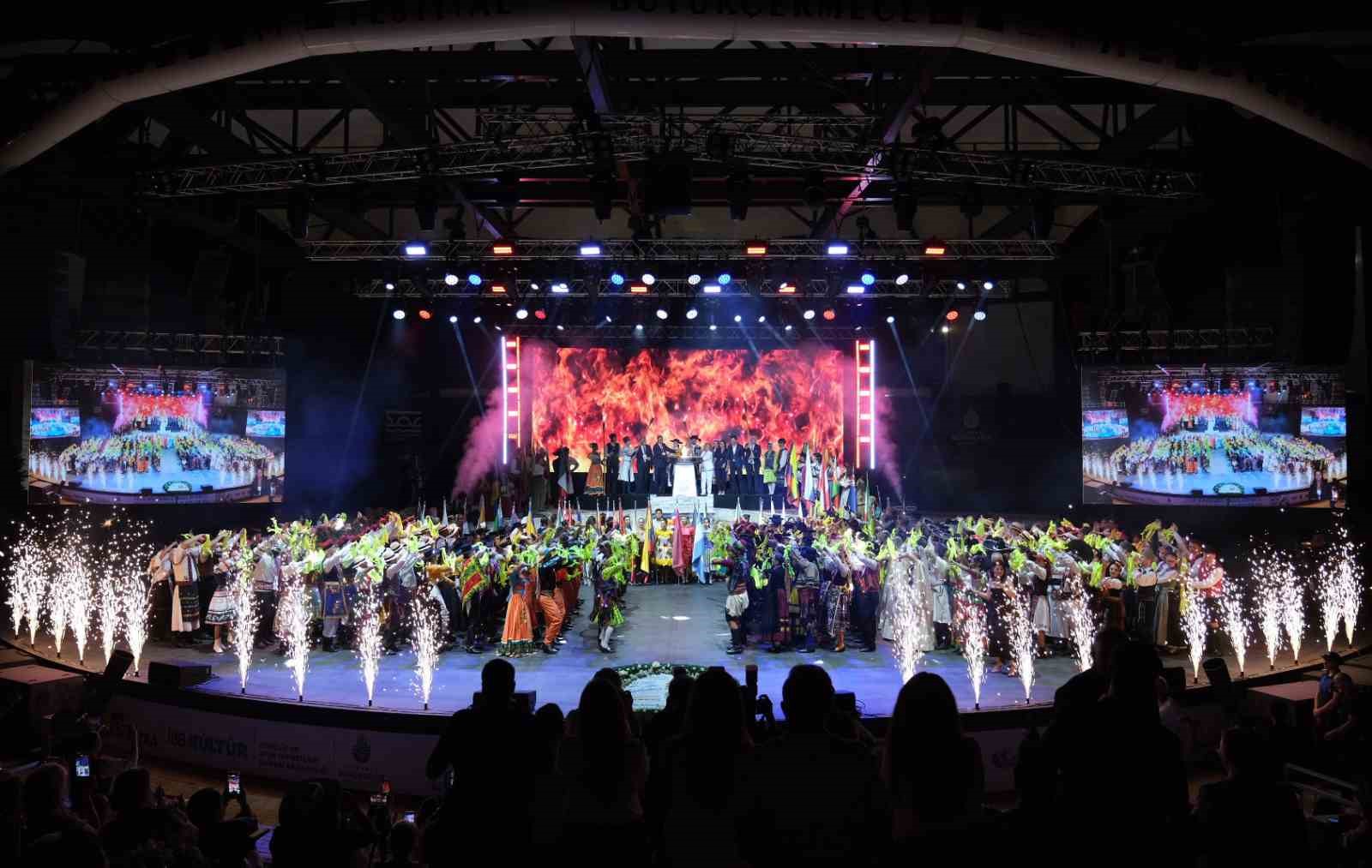 B&uuml;y&uuml;k&ccedil;ekmece&rsquo;de 27. Uluslararası K&uuml;lt&uuml;r ve Sanat Festivali&rsquo;nin a&ccedil;ılışı ger&ccedil;ekleştirildi