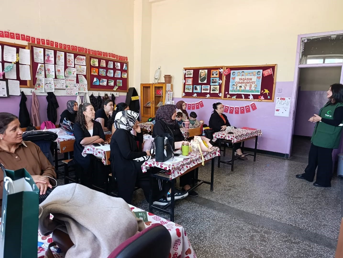 Yeşilay Kars Şubesi’nden velilere bağımlılıkla mücadele eğitimi