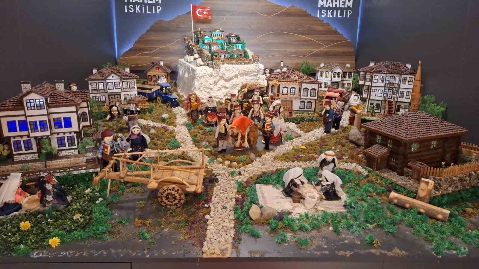 aldıkları eğitimin ardından yaptıkları el emeği &uuml;r&uuml;nler g&ouml;r&uuml;c&uuml;ye &ccedil;ıktı