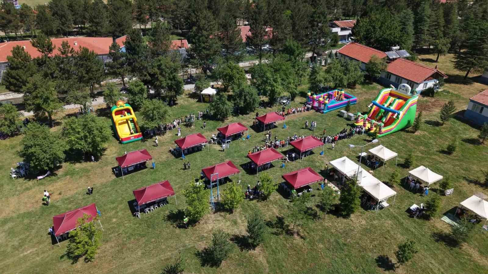 İn&ouml;n&uuml;&rsquo;de başkandan &ccedil;ocuklara tatil &ouml;ncesi dev organizasyon