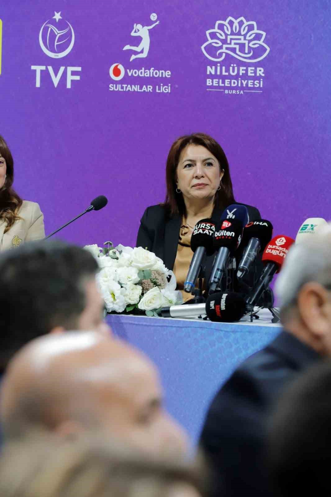 Nil&uuml;fer Belediyespor Eker Kadın Voleybol Takımı 2026-2027 sezonu kadrosu tanıtıldı