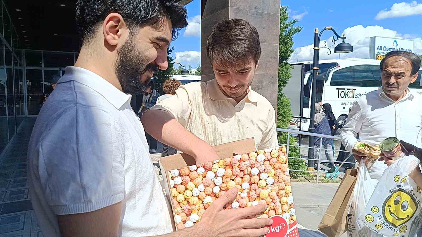 Trabzon&rsquo;dan Ankara&rsquo;ya uzanan yolculukta 3 g&uuml;n bagajda mahsur kalan yavru kedi kurtarıldı