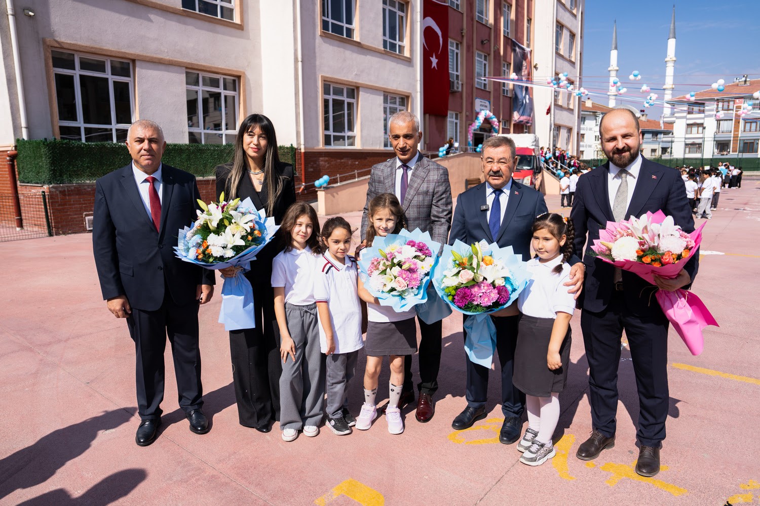 Gölbaşı Belediye Başkanı Ödabaşı’dan yeni eğitim öğretim yılının ilk gününde öğrencilere ziyaret