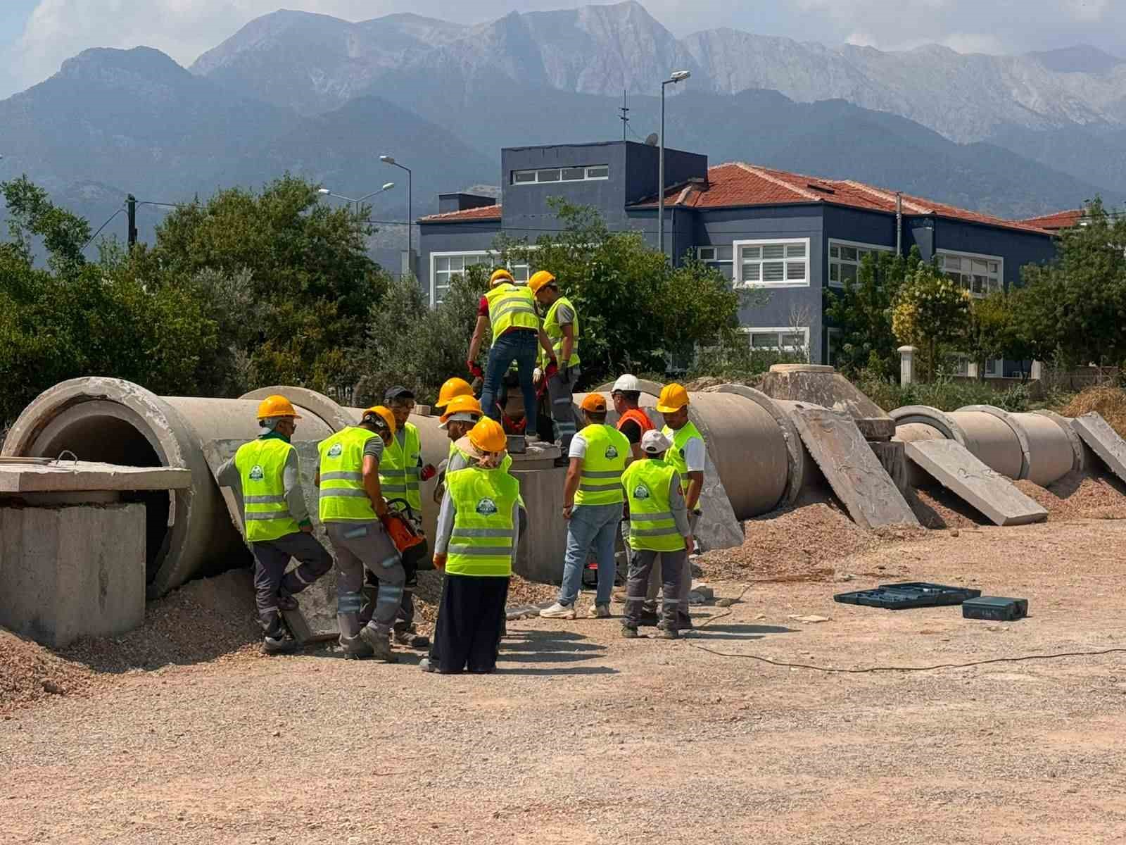 Merkezefendi Enkazda Arama Kurtarma Eğitim Alanında afetlere hazırlık sürüyor