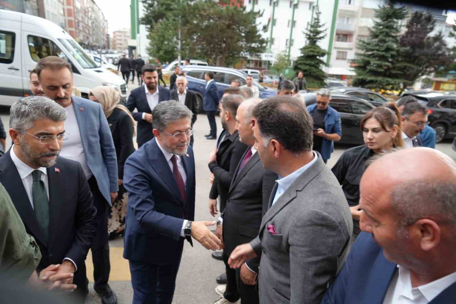 Bakan Yumaklı: "Millet iradesi üzerindeki vesayetin prangaları birer birer kırıldı"
