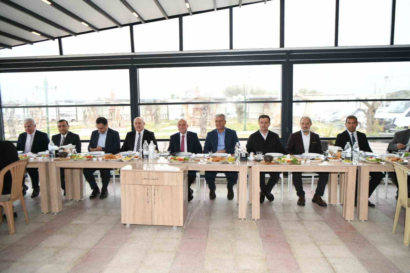 AK Partili Gider: "Yolsuzluğa bulaşmış kim varsa bizim kardeşimiz değildir. Bizim partilimiz değildir"