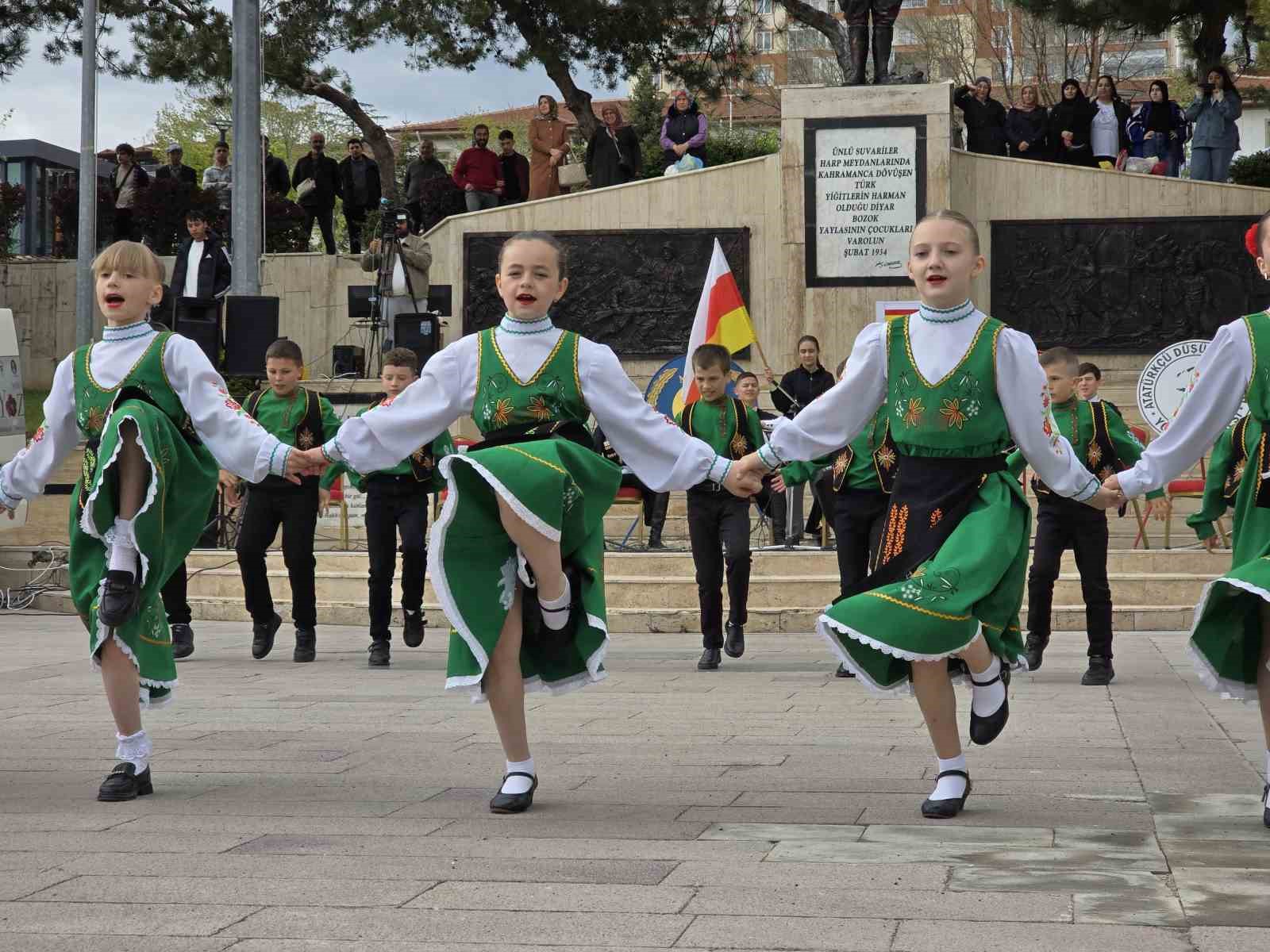 Yozgat&rsquo;ta Halk Dansları Şenliği ilgiyle karşılandı