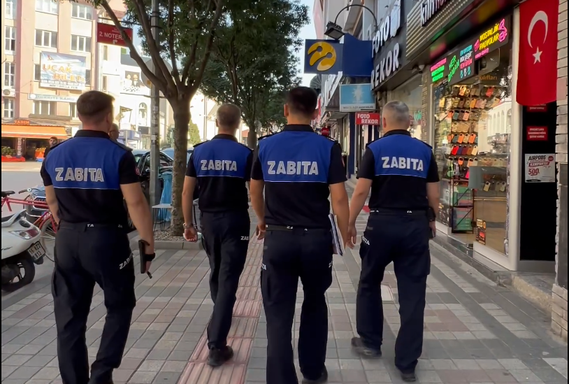 Bursa’da zabıtadan kaldırım işgali ve çevre kirliliği denetimi