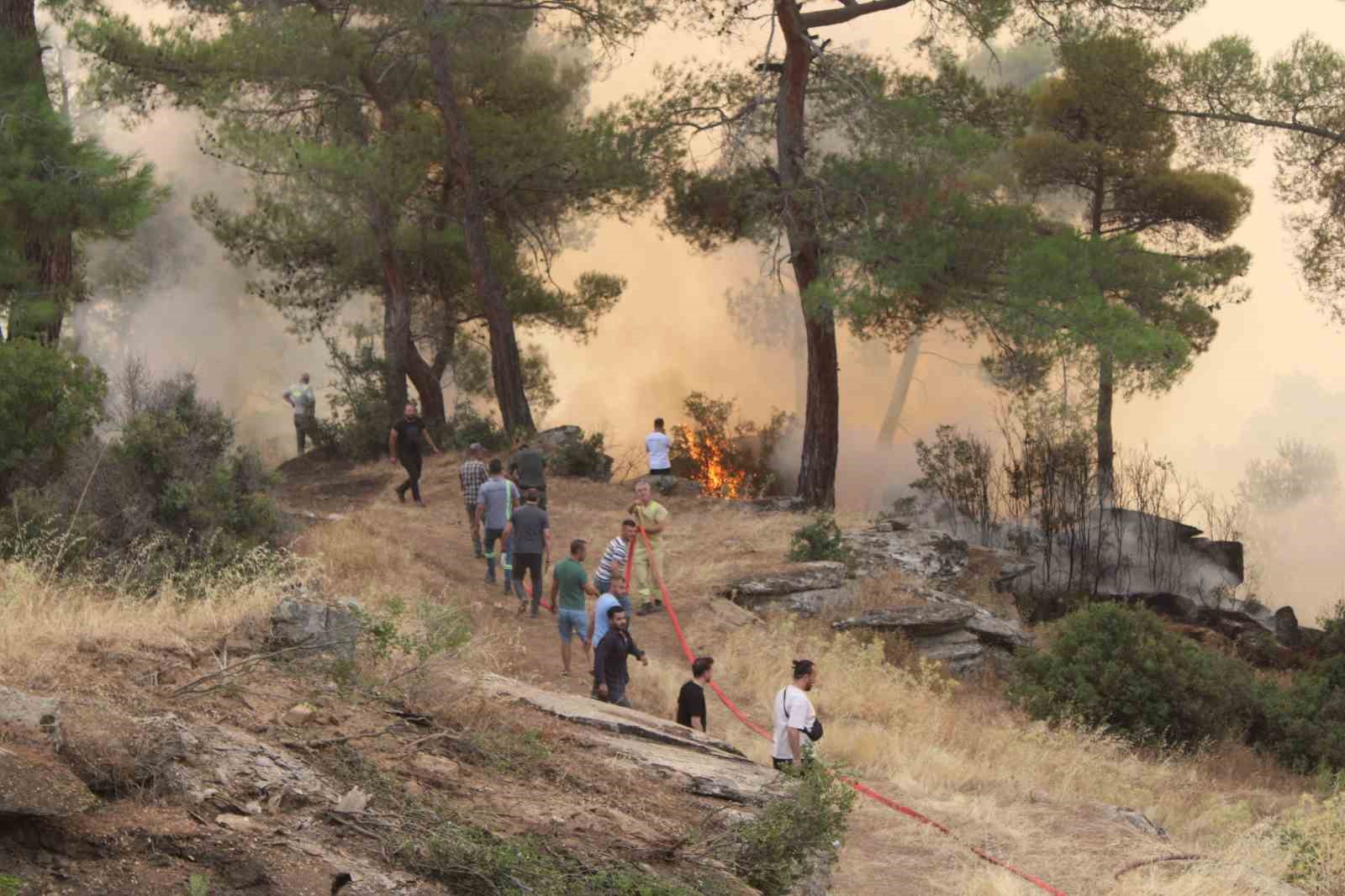 R&uuml;zgar alevleri yeniden harlıyor, ekipler zamana karşı yarışıyor