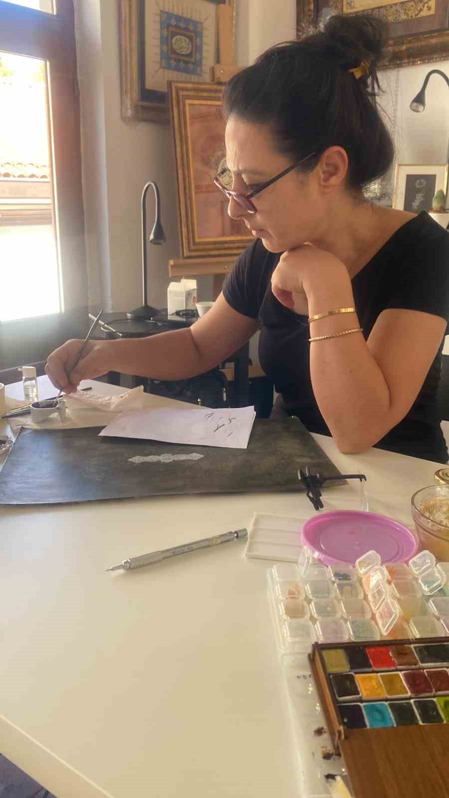 Yüzyıllardır sarayları süsleyen tezhip sanatı, altının incelikli zarafetiyle günümüzde de yaşatılıyor