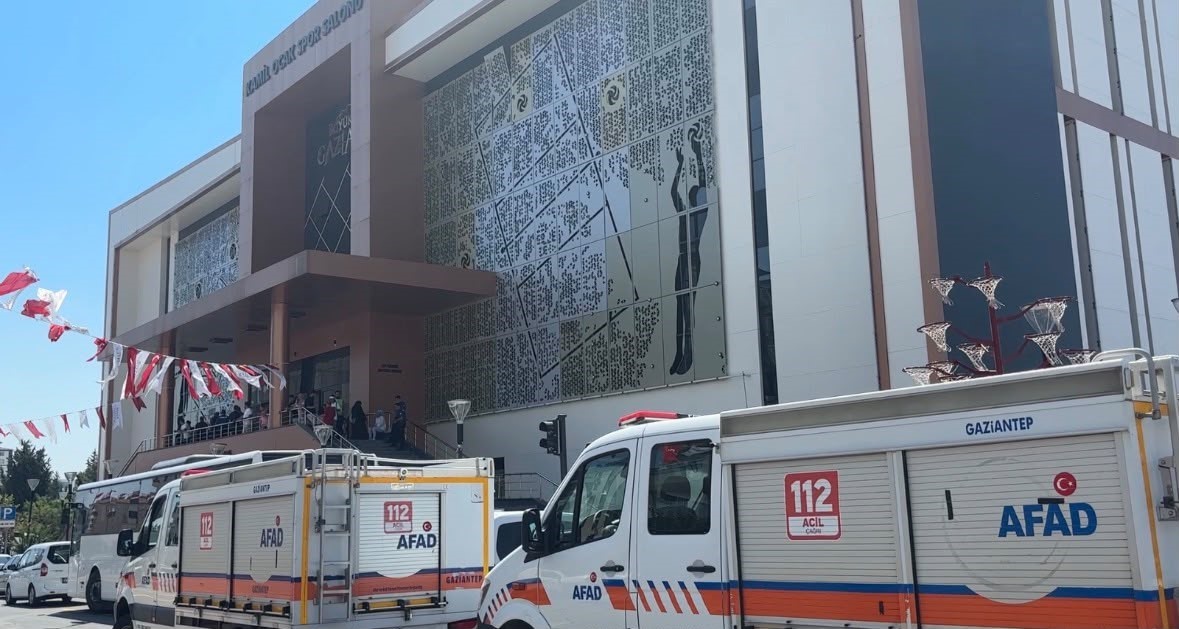 Gaziantep&rsquo;te iki trib&uuml;n arasındaki ahşap dekorasyon d&uuml;şt&uuml;: 7 yaralı
