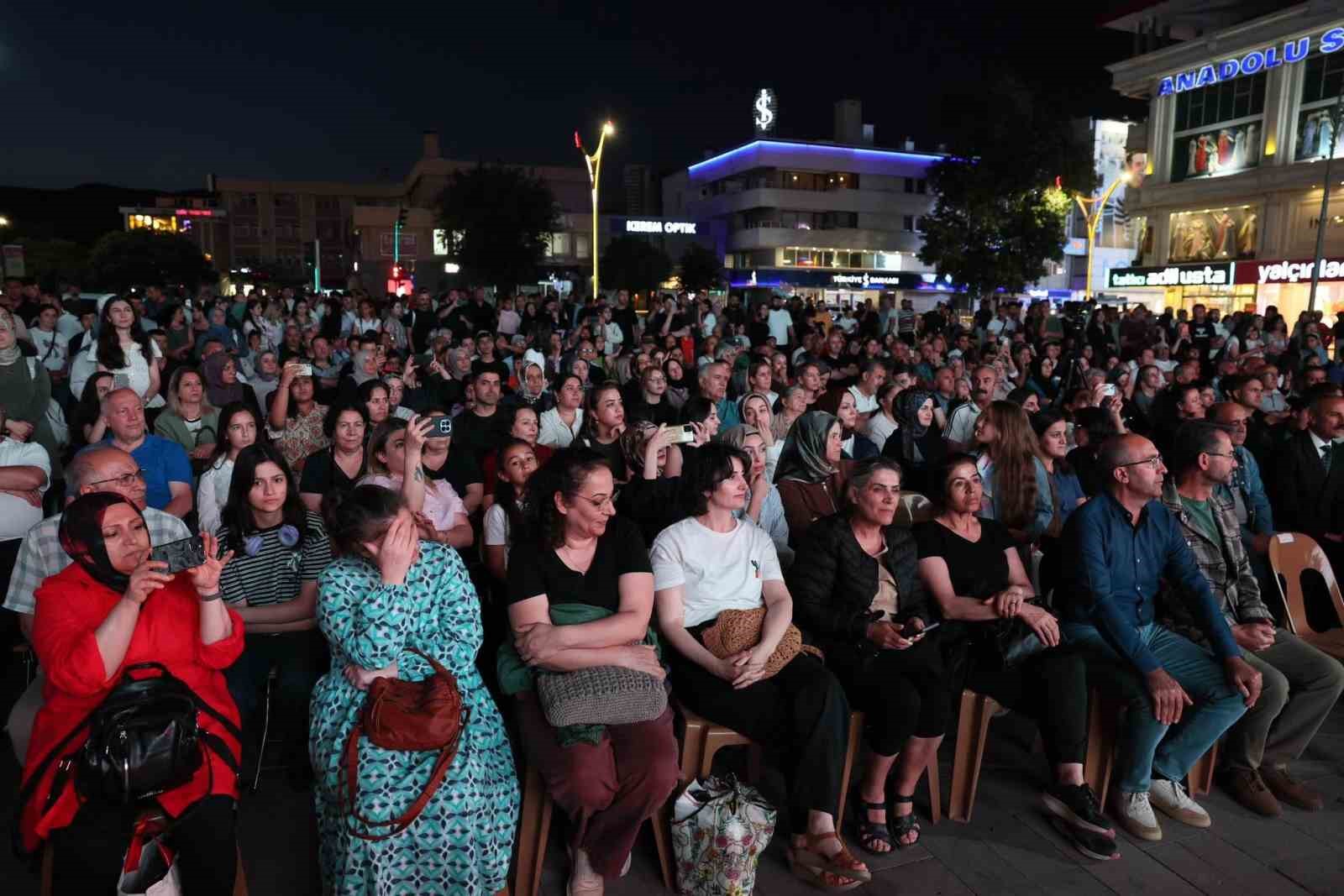 Erzincan&rsquo;da Sanat Festivali &Acirc;şık Daimi eserleriyle başladı