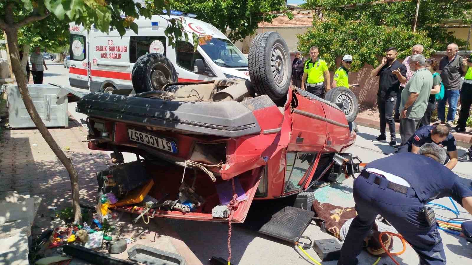 Niğde&rsquo;de otomobil ters d&ouml;nd&uuml;: 1 yaralı