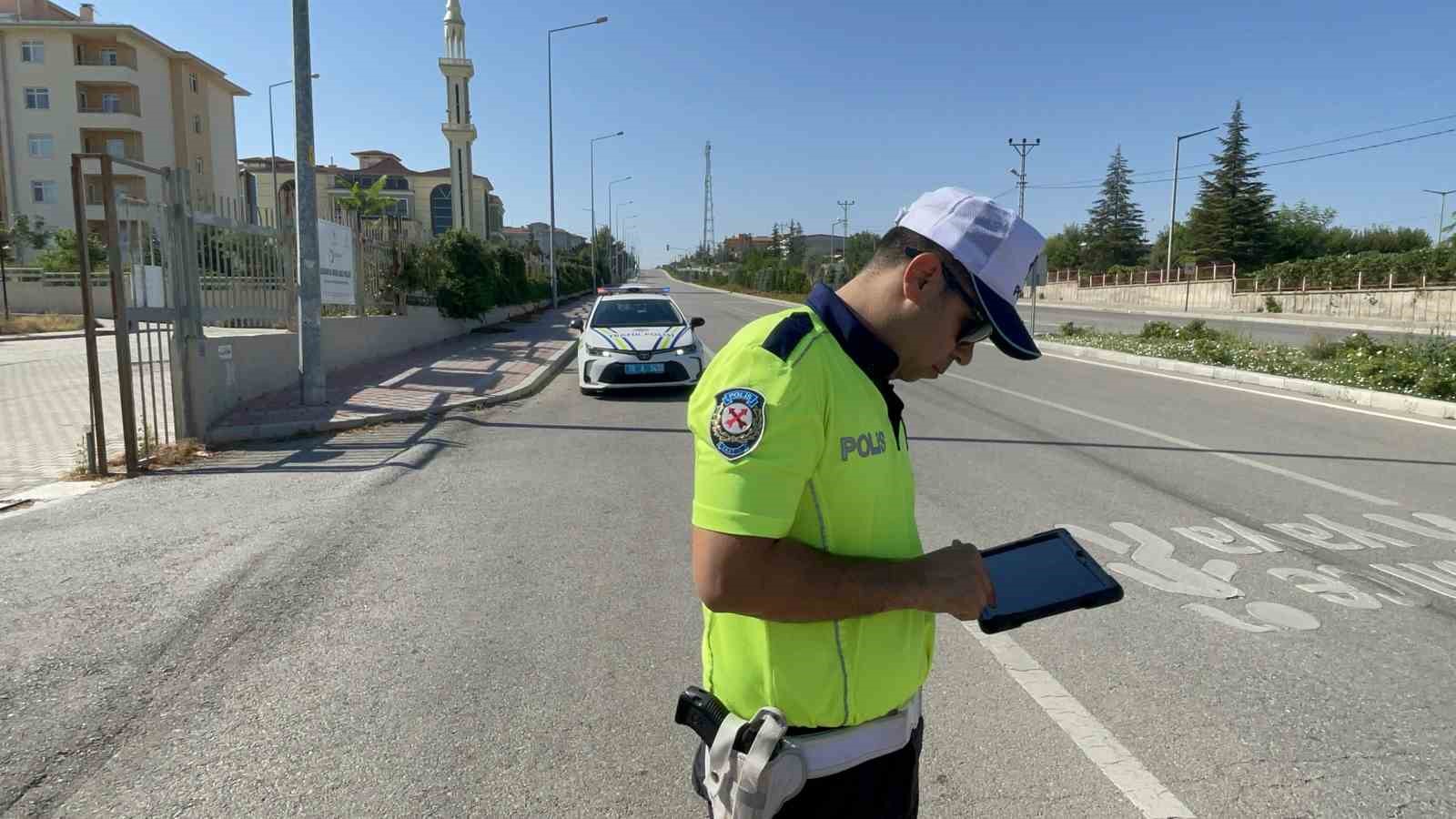 Karaman&rsquo;da SUV aracın &ccedil;arptığı kız &ccedil;ocuğu yaralandı