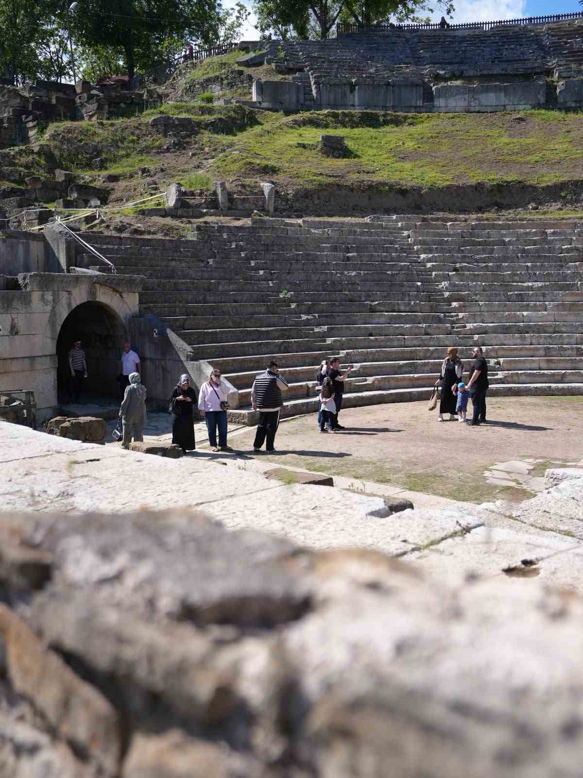 Konuralp Antik Tiyatro 14 bin ziyaretçi ağırladı