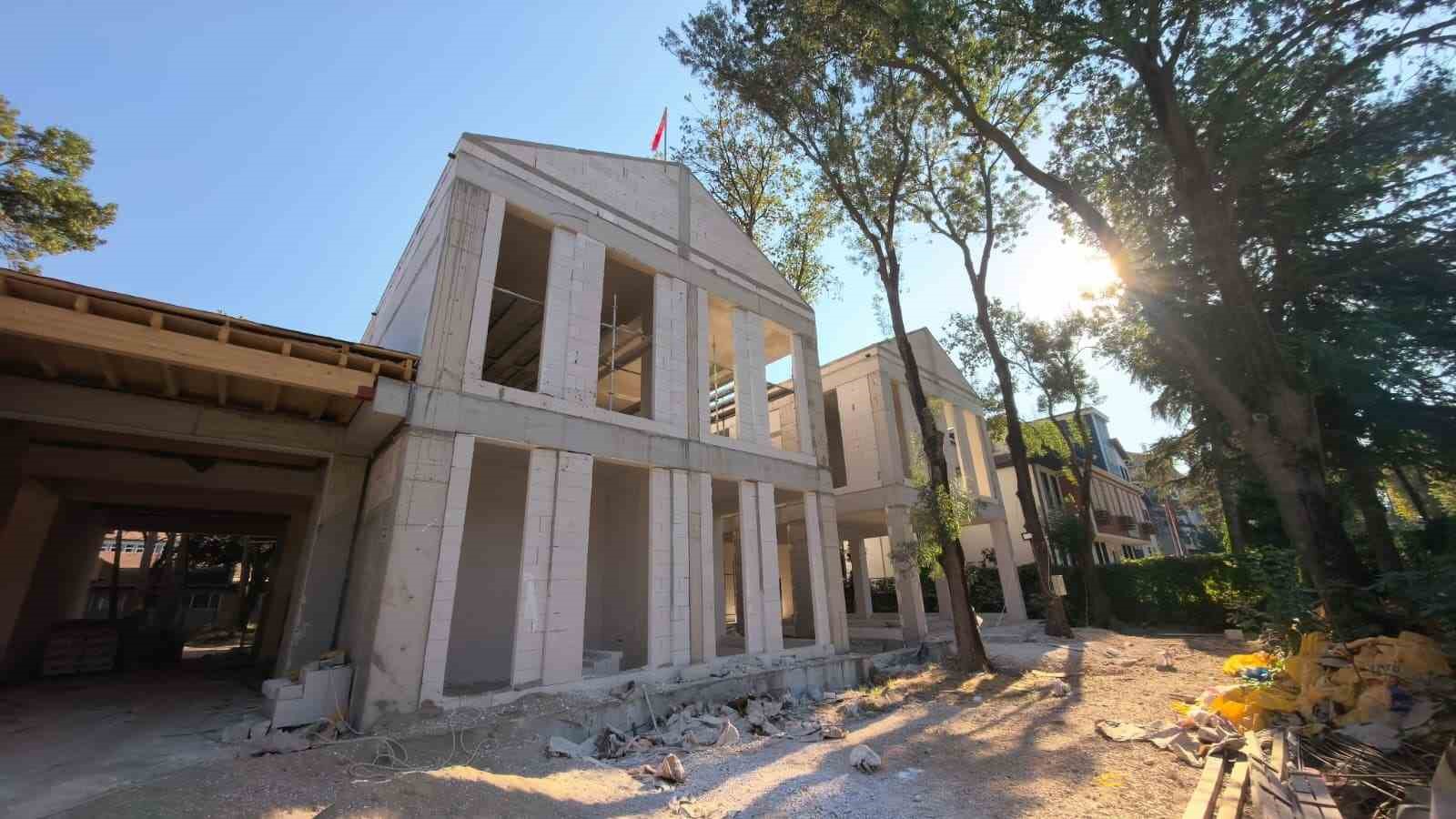Bursa’da örnek okul projesi: 50 yıllık ağaçlar binanın içinde kaldı