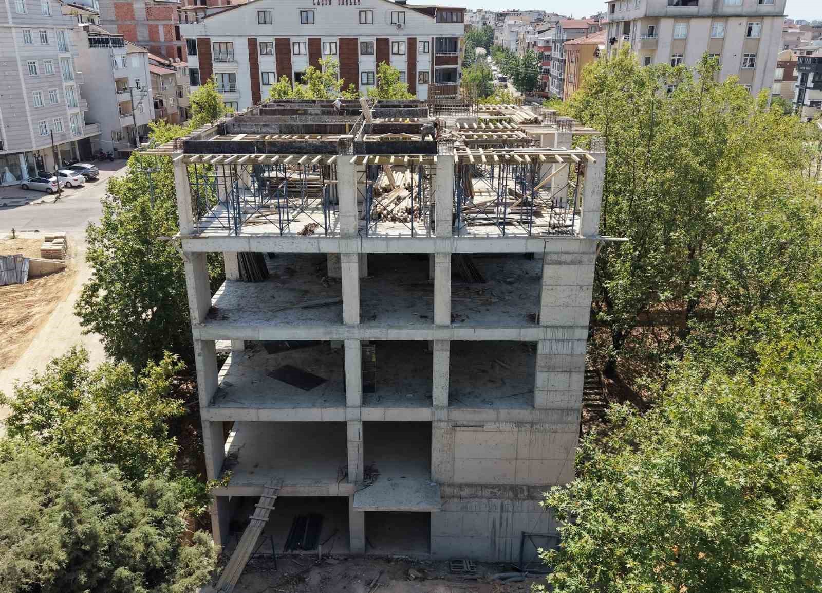 Bilgi evi ve aile sağlığı merkezinin kaba inşaatında sona doğru